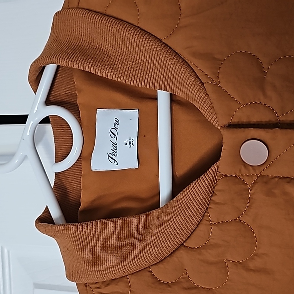 Quilted Puffer Jacket - Picture 9 of 10